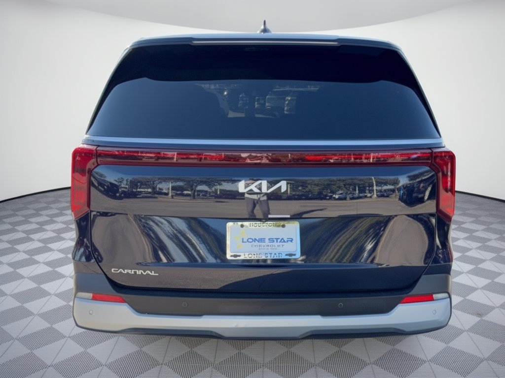 Used 2025 Kia Carnival FWD image 11