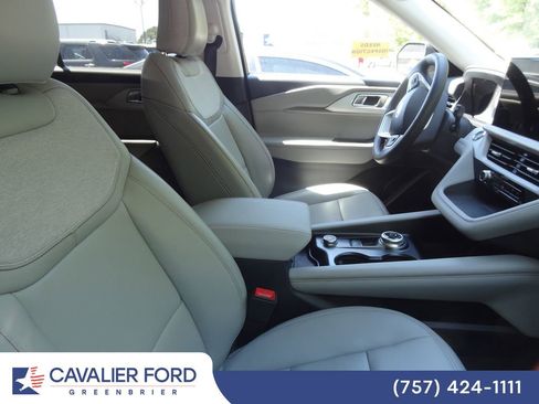 Used 2026 Ford Explorer Active w/ Active Comfort Package AWD/4WD image 7