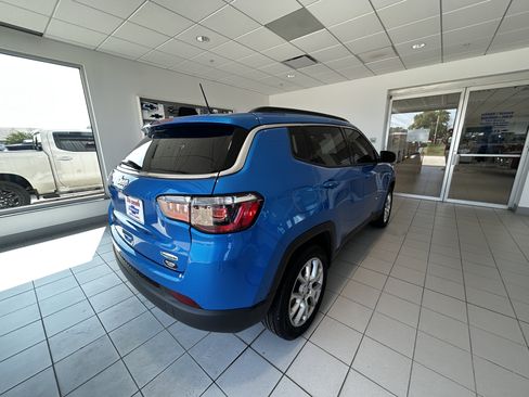Used 2024 Jeep Compass Latitude w/ Sun and Sound Group AWD/4WD image 7
