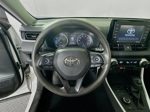 Certified 2022 Toyota RAV4 LE AWD/4WD image 12