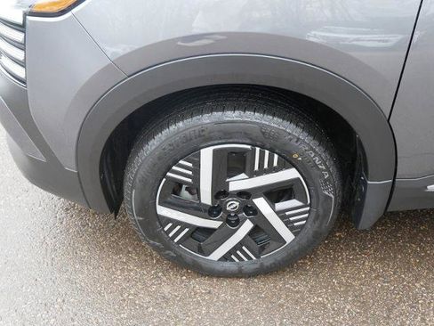 Certified 2025 Nissan Kicks SV image 9