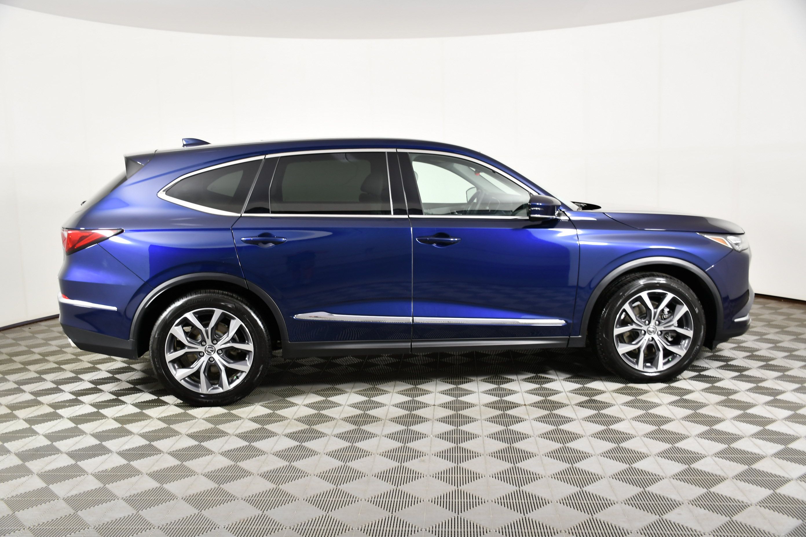 Used 2024 Acura MDX w/ Technology Package AWD/4WD image 5
