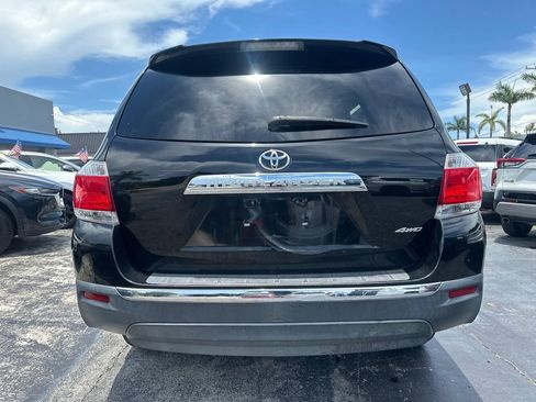 Used 2011 Toyota Highlander 4WD w/ Tow Pkg image 6