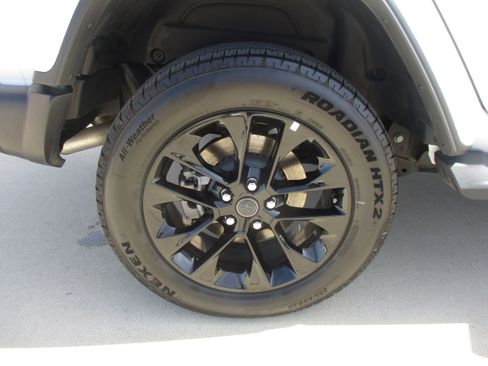 Used 2025 Jeep Wrangler Unlimited Sahara AWD/4WD image 13