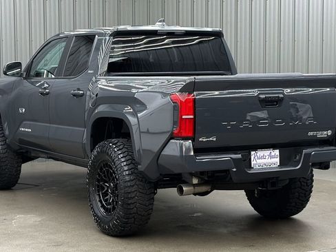 Used 2026 Toyota Tacoma SR5 AWD/4WD image 3