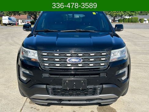 Used 2017 Ford Explorer XLT w/ Equipment Group 202A AWD/4WD image 8