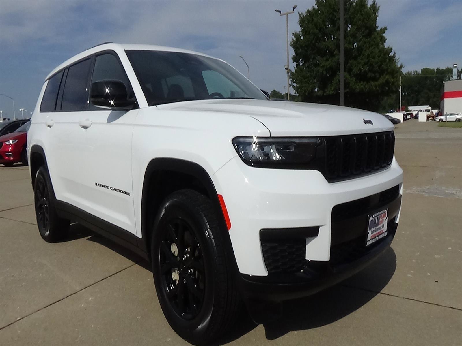 Certified 2025 Jeep Grand Cherokee L Altitude AWD/4WD image 5
