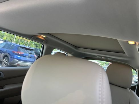 Used 2017 Nissan Pathfinder Platinum FWD image 21