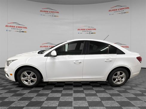 Used 2016 Chevrolet Cruze LT w/ Technology Package image 4