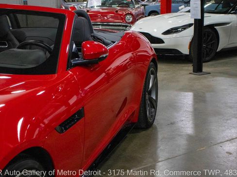 Used 2020 Jaguar F-TYPE R image 22