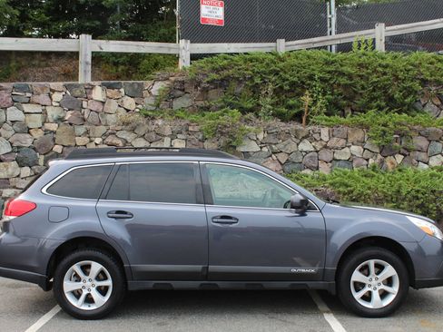Used 2014 Subaru Outback 2.5i Premium image 5
