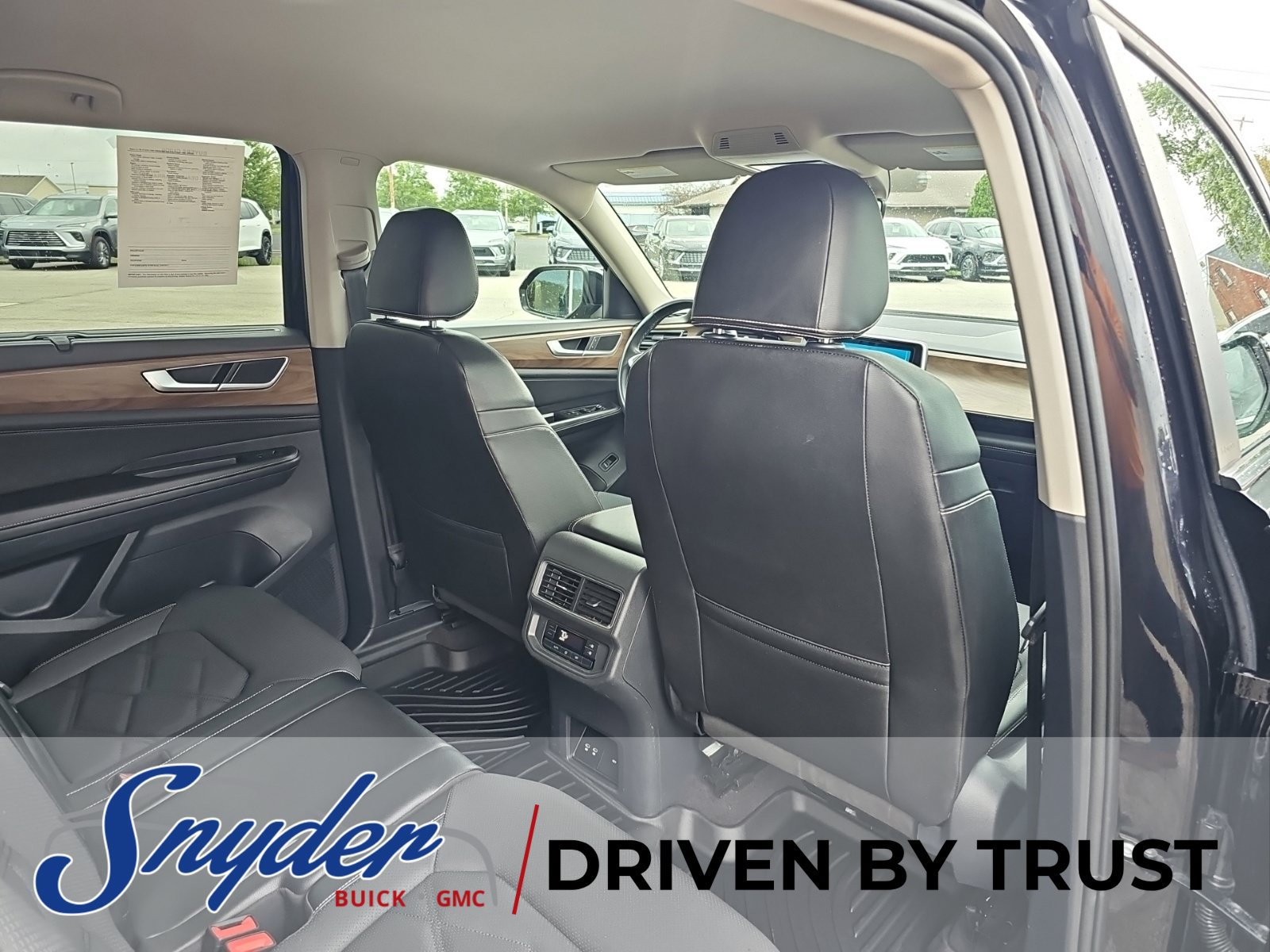 Used 2024 Volkswagen Atlas SE FWD image 31