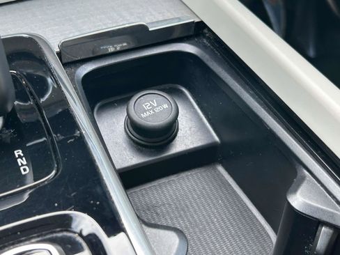 Certified 2023 Volvo XC60 B5 Plus w/ Climate Package image 28