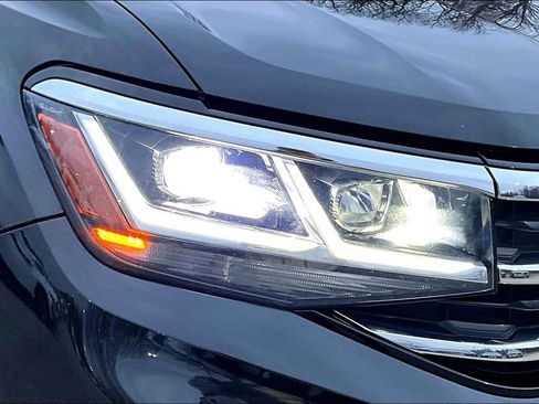 Used 2020 Volkswagen Atlas Cross Sport SEL image 30