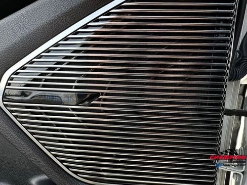 Used 2023 Jeep Grand Cherokee Overland image 19