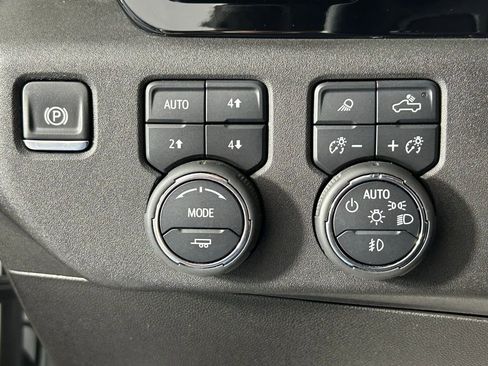 Used 2024 Chevrolet Silverado 2500 ZR2 w/ Technology Package AWD/4WD image 30