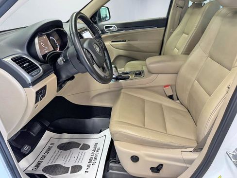 Used 2020 Jeep Grand Cherokee Limited AWD/4WD image 16