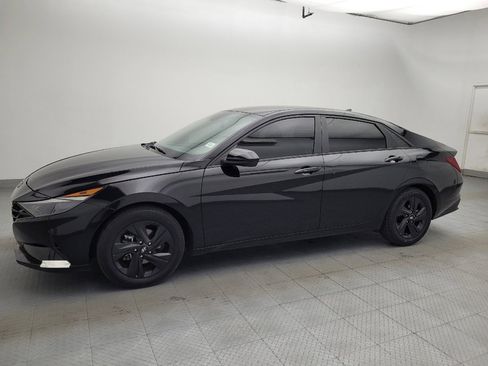 Used 2023 Hyundai Elantra Blue FWD image 2