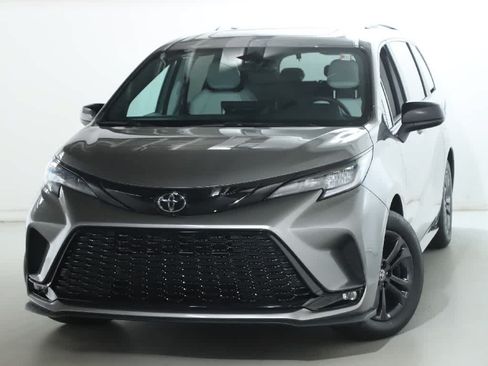 Certified 2026 Toyota Sienna XSE AWD/4WD image 3