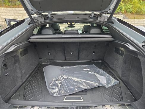 New 2026 BMW X6 M60i w/ Executive Package image 12