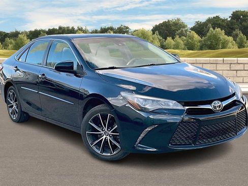 Used 2017 Toyota Camry XSE image 2