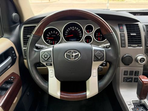 Used 2016 Toyota Sequoia Platinum RWD image 25