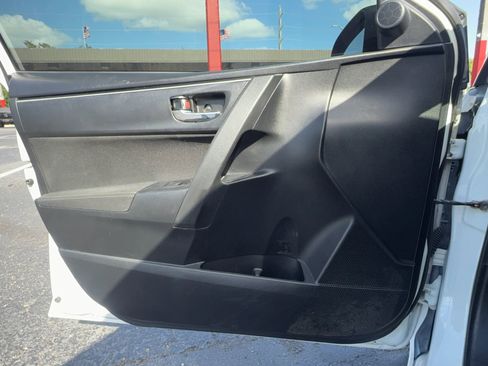 Used 2018 Toyota Corolla LE FWD image 17