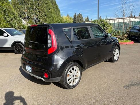 Used 2017 Kia Soul + image 4