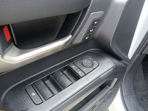 Used 2025 Toyota 4Runner Limited AWD/4WD image 12