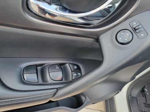 Used 2015 Nissan Rogue S FWD image 15