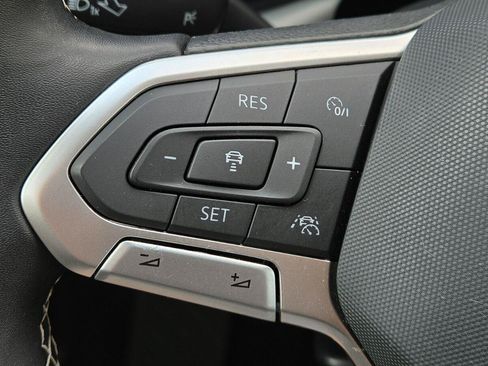 Certified 2023 Volkswagen Taos SE w/ Panoramic Sunroof Package FWD image 27