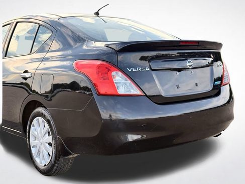 Used 2014 Nissan Versa SV FWD image 3