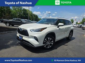 Used 2021 Toyota Highlander XLE AWD/4WD video 1