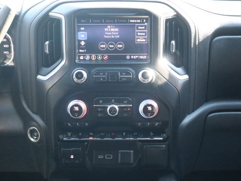 Used 2020 GMC Sierra 2500 AT4 w/ Technology Package image 14