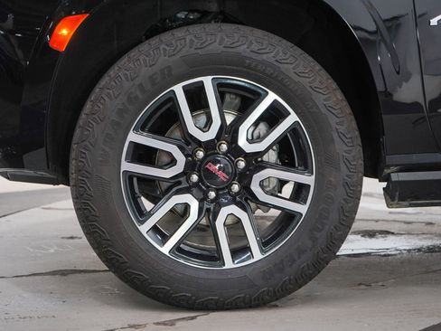 Used 2024 GMC Yukon XL AT4 w/ AT4 Premium Package AWD/4WD image 30