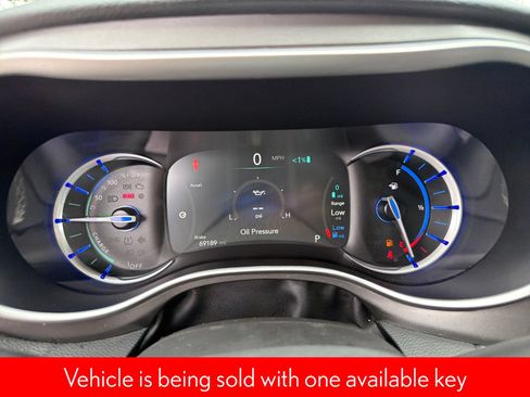 Used 2023 Chrysler Pacifica Touring-L FWD image 15