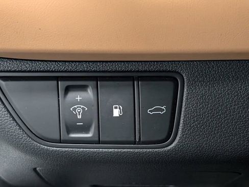 Used 2022 Genesis G70 3.3T image 17