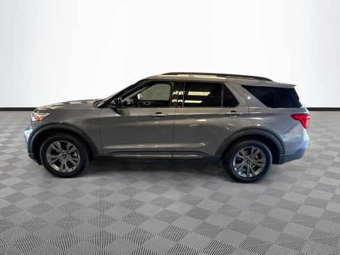 Used 2022 Ford Explorer XLT w/ Equipment Group 202A RWD image 4