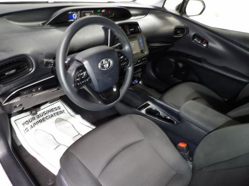 Used 2019 Toyota Prius LE FWD image 9