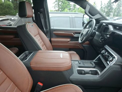 Used 2024 GMC Sierra 3500 Denali Ultimate AWD/4WD image 12