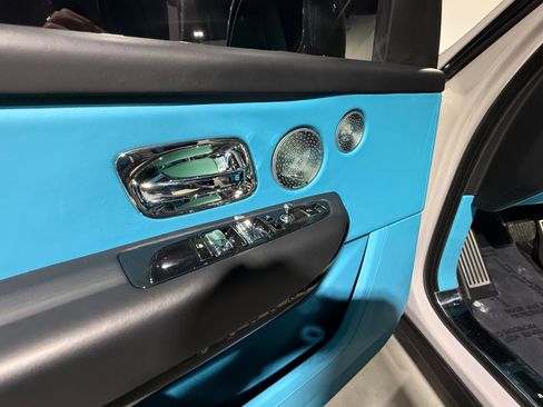 Used 2023 Rolls-Royce Cullinan w/ Cullinan Package image 39