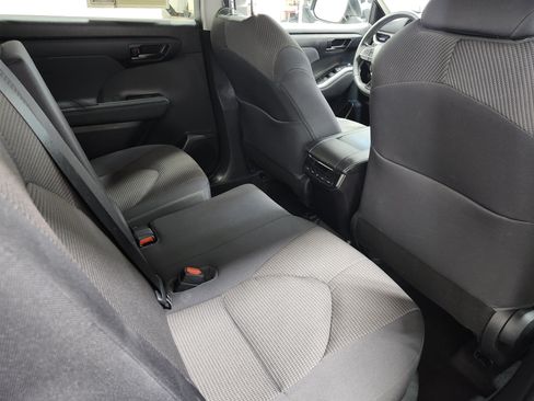 Used 2023 Toyota Highlander LE AWD/4WD image 20
