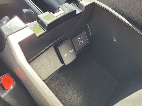 Used 2025 Toyota Corolla Cross XLE w/ Convenience Package FWD image 25