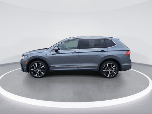Certified 2024 Volkswagen Tiguan SEL R-Line image 6