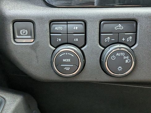 Used 2023 Chevrolet Silverado 1500 LT AWD/4WD image 29