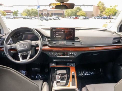 Used 2022 Audi Q5 e Premium w/ Convenience Package image 17