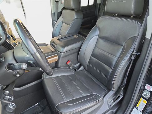 Used 2019 GMC Yukon XL Denali image 19