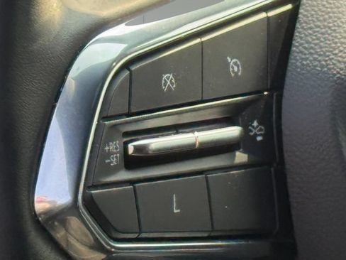 Used 2025 Chevrolet Equinox LT AWD/4WD image 12