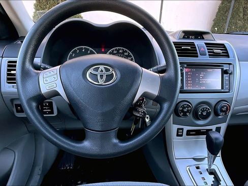 Used 2013 Toyota Corolla LE image 5