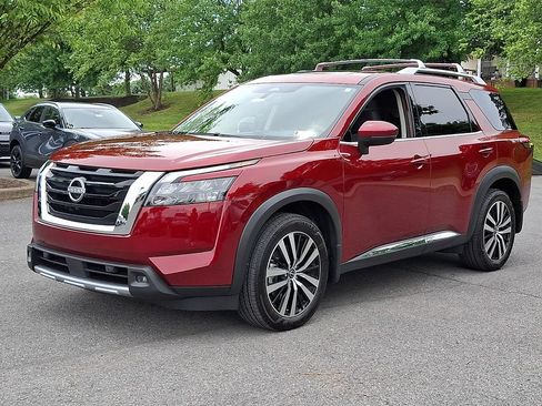 Used 2025 Nissan Pathfinder Platinum w/ Cargo Package AWD/4WD image 6